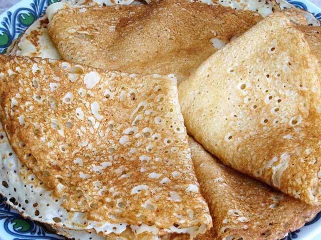 Тонкие блинчики на кефире с дырочками – 11 вкусных рецептов