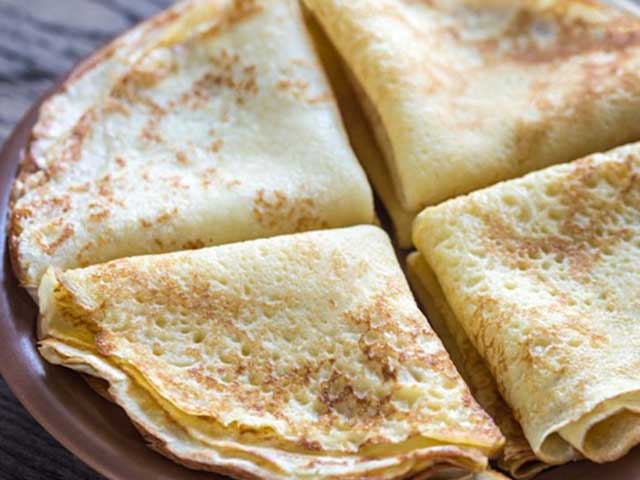 Блины на кефире тонкие с дырочками — 11 вкусных рецептов