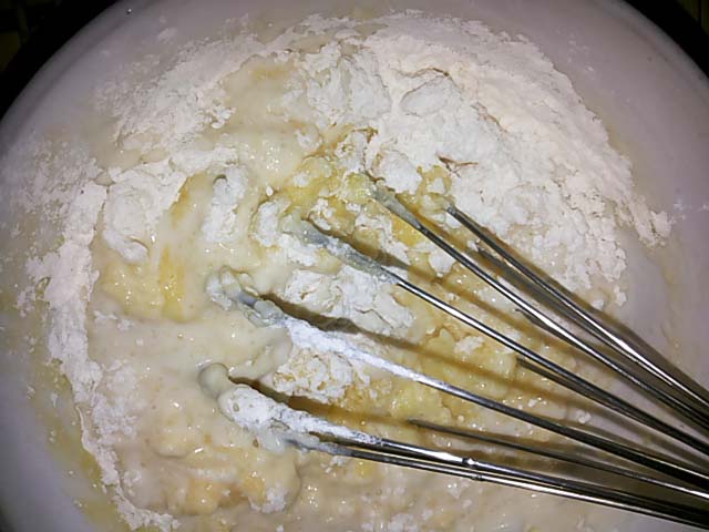 Тонкие блинчики на кефире с дырочками – 11 вкусных рецептов