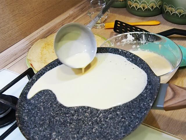 Блинчики на минералке и молоке — рецепт тонких блинов с дырочками