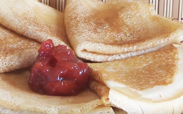 Блины на сыворотке — 8 рецептов очень вкусных блинчиков с дырочками