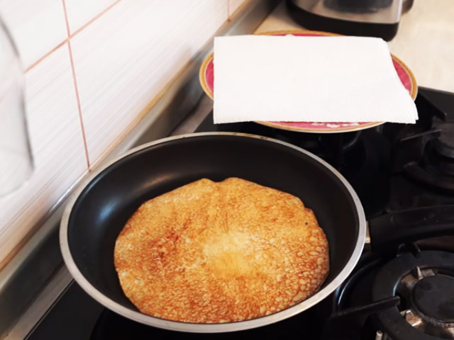 Блинчики на воде – 9 вкусных пошаговых рецептов