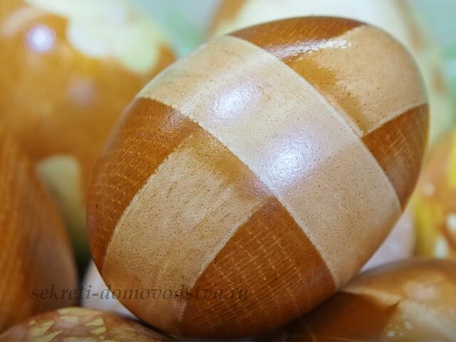 Как красиво покрасить яйца луковой шелухой