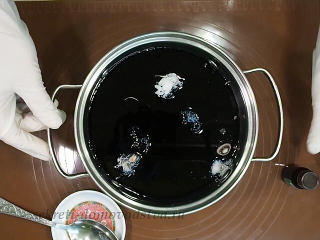 Как красиво покрасить яйца луковой шелухой
