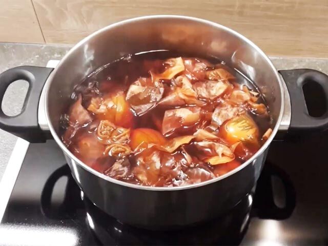 Как красиво покрасить яйца луковой шелухой