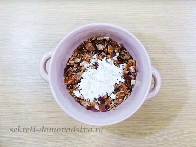 Как красиво покрасить яйца луковой шелухой