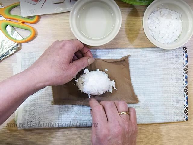Как покрасить пасхальные яйца чаем каркаде