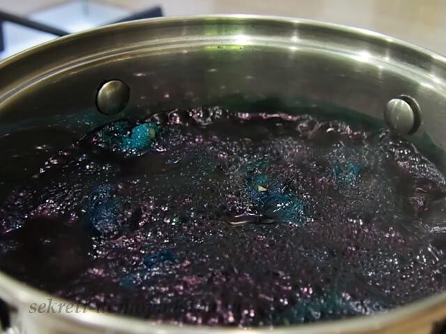 Как покрасить пасхальные яйца натуральными красками