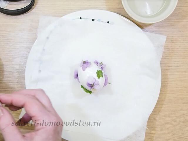 Как покрасить пасхальные яйца натуральными красками