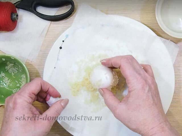 Как покрасить пасхальные яйца натуральными красками