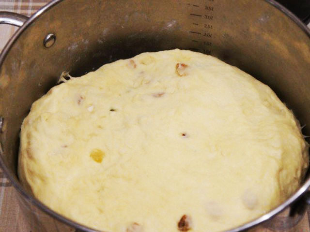 Кулич с изюмом – идеальный рецепт