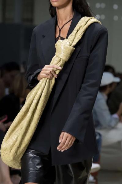 Bottega Veneta отмечают 50 лет Intrecciato &mdash; культового плетения, ставшего визитной карточкой бренда