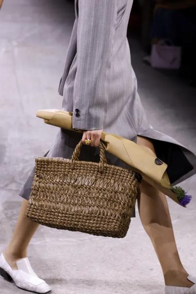 Bottega Veneta отмечают 50 лет Intrecciato &mdash; культового плетения, ставшего визитной карточкой бренда