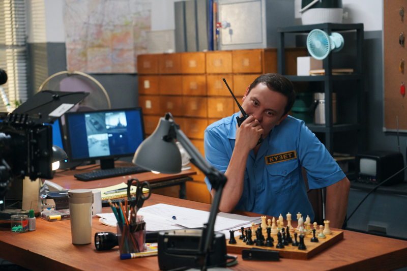 Дюжина самсы и фейс-фитнес: как Кинопоиск снимал сериал &ldquo;Под контролем&ldquo;