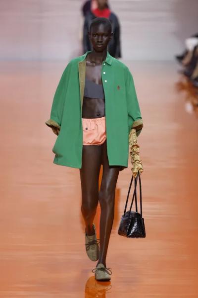 Почему новая коллекция Prada &mdash; большой шаг к принятию женского тела