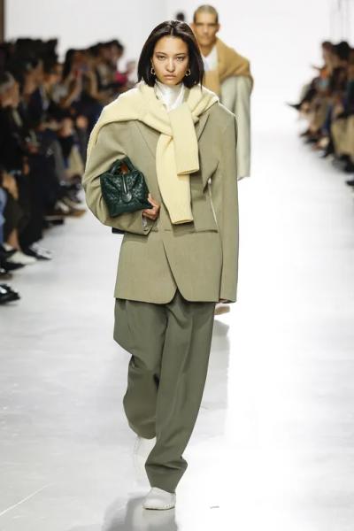 Что носить в октябре: 6 идей с показа Bottega Veneta