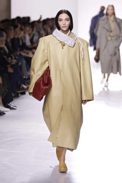 Что носить в октябре: 6 идей с показа Bottega Veneta
