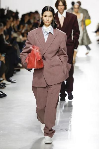 Что носить в октябре: 6 идей с показа Bottega Veneta