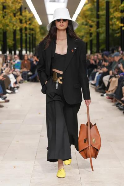 Что носить в октябре: 6 идей с показа Celine