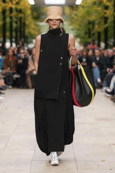 Что носить в октябре: 6 идей с показа Celine
