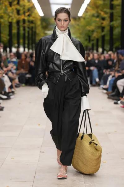 Что носить в октябре: 6 идей с показа Celine