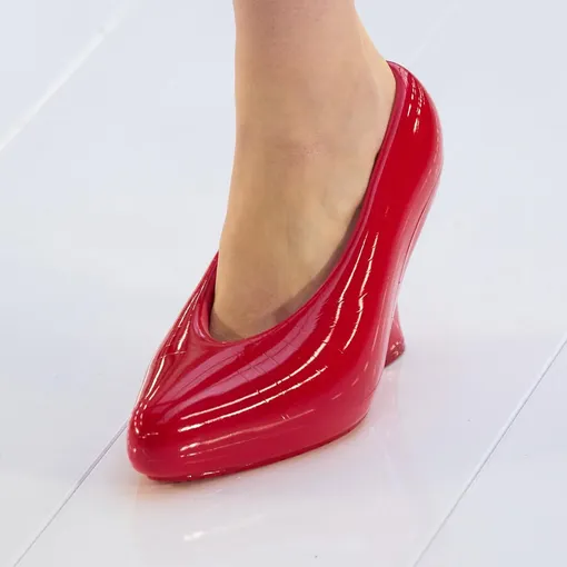 Знакомьтесь: Нина Кристен &mdash; автор самых виральных туфель Loewe и Bottega Veneta и новый дизайнер обуви в Dior
