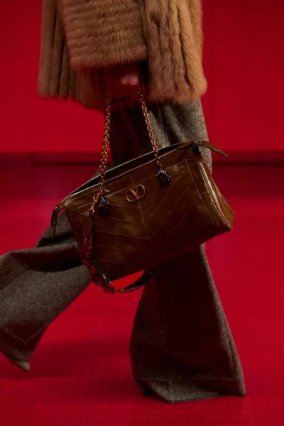 Новая it bag — Valentino Panthea. Винтажная форма от Алессандро Микеле