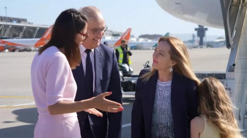 9-летнюю дочь премьера Италии, приехавшую с матерью на саммит G7, обсуждают в сети