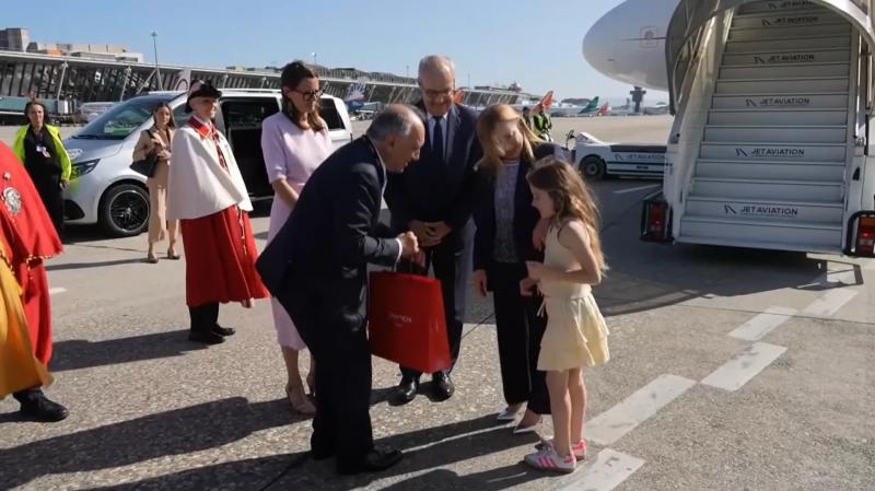 9-летнюю дочь премьера Италии, приехавшую с матерью на саммит G7, обсуждают в сети