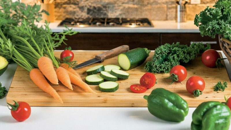 Какие продукты стоит исключить из рациона в жару: мнение диетолога