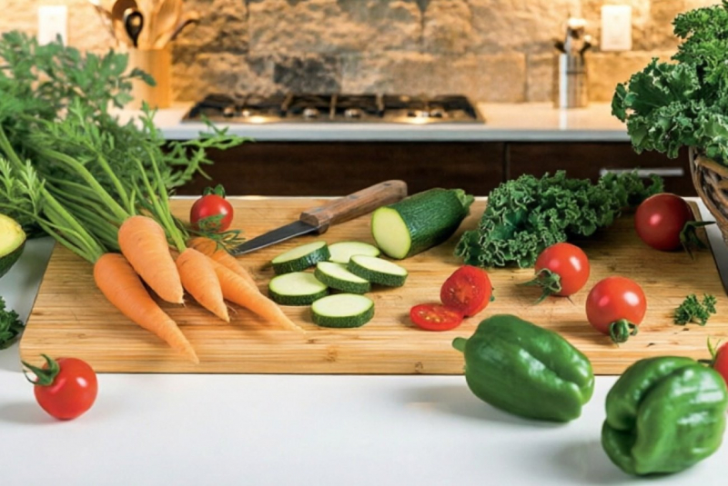 Какие продукты стоит исключить из рациона в жару: мнение диетолога